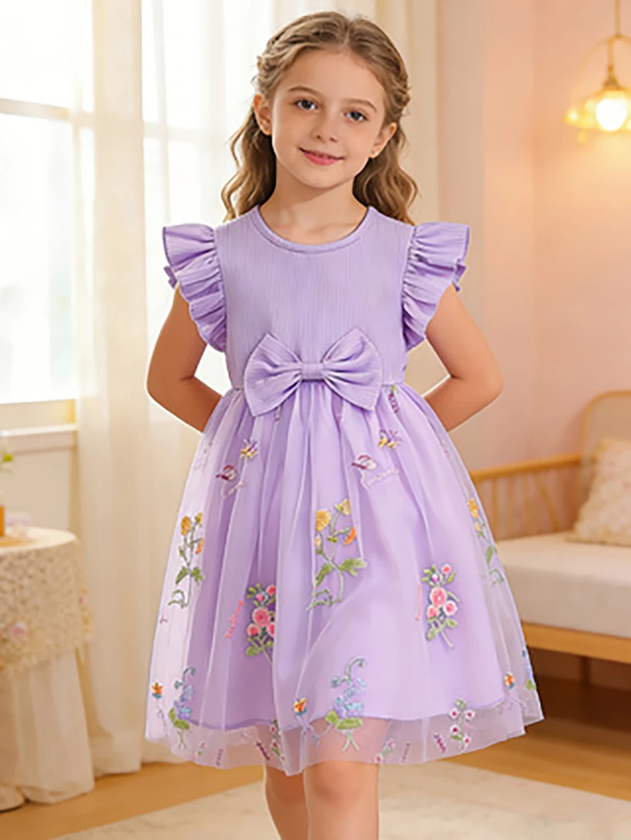 Mädchenkleid in Lila mit Blumenstickerei, Prinzessinnenkleid mit Flatterärmeln und Schleife aus Tüll für den Sommer – Detail 4