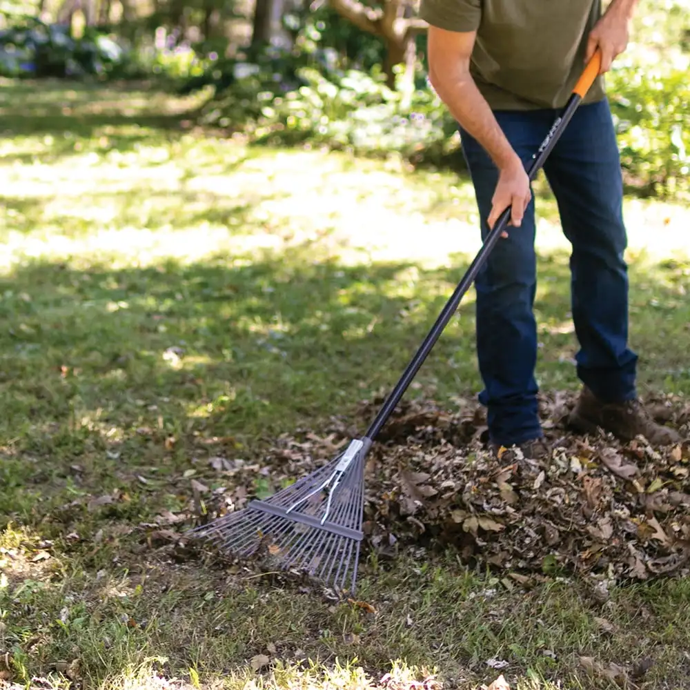 

62-дюймовые садовые грабли с металлическими зубьями и ручкой из стекловолокна, сверхмощный инструмент для выравнивания газона и подготовки почвы.