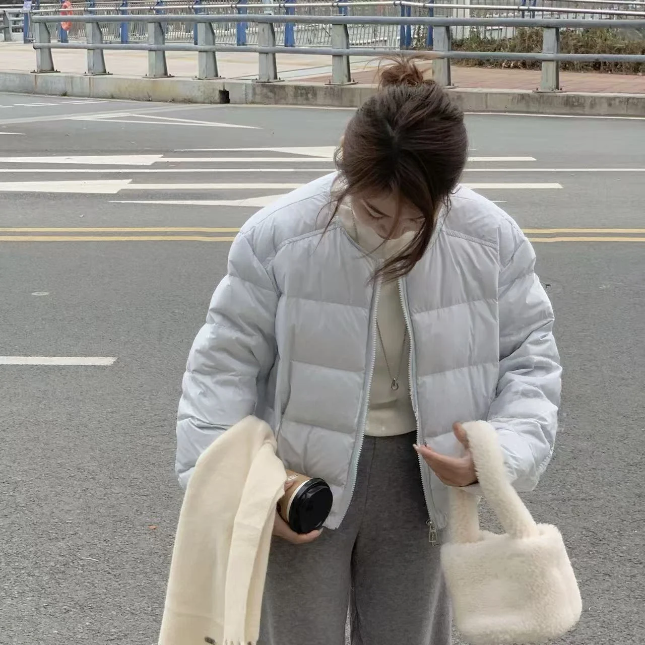 

Korean Sle Women's ort Puffer Jaet White Du down Winter Coat Bread ape Faionable Outerwear Warm Thi Zipper Closure