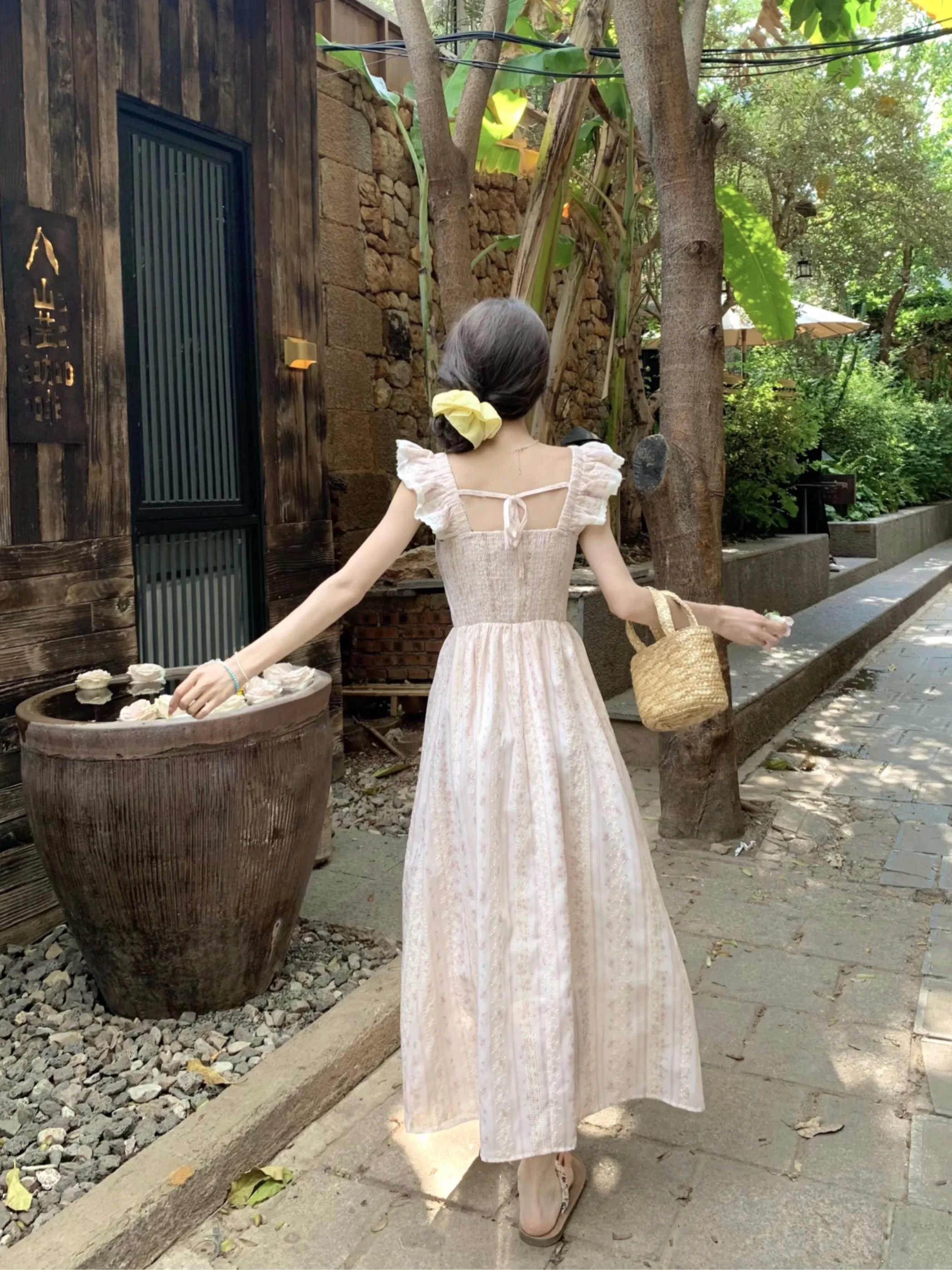 กระโปรงทรงเอลายดอกไม้ฤดูร้อนสำหรับผู้หญิง สไตล์หวานๆ เหมาะสำหรับพักเที่ยง วันหยุดพักผ่อน หรือใส่ไปทำงาน ความยาวปานกลาง