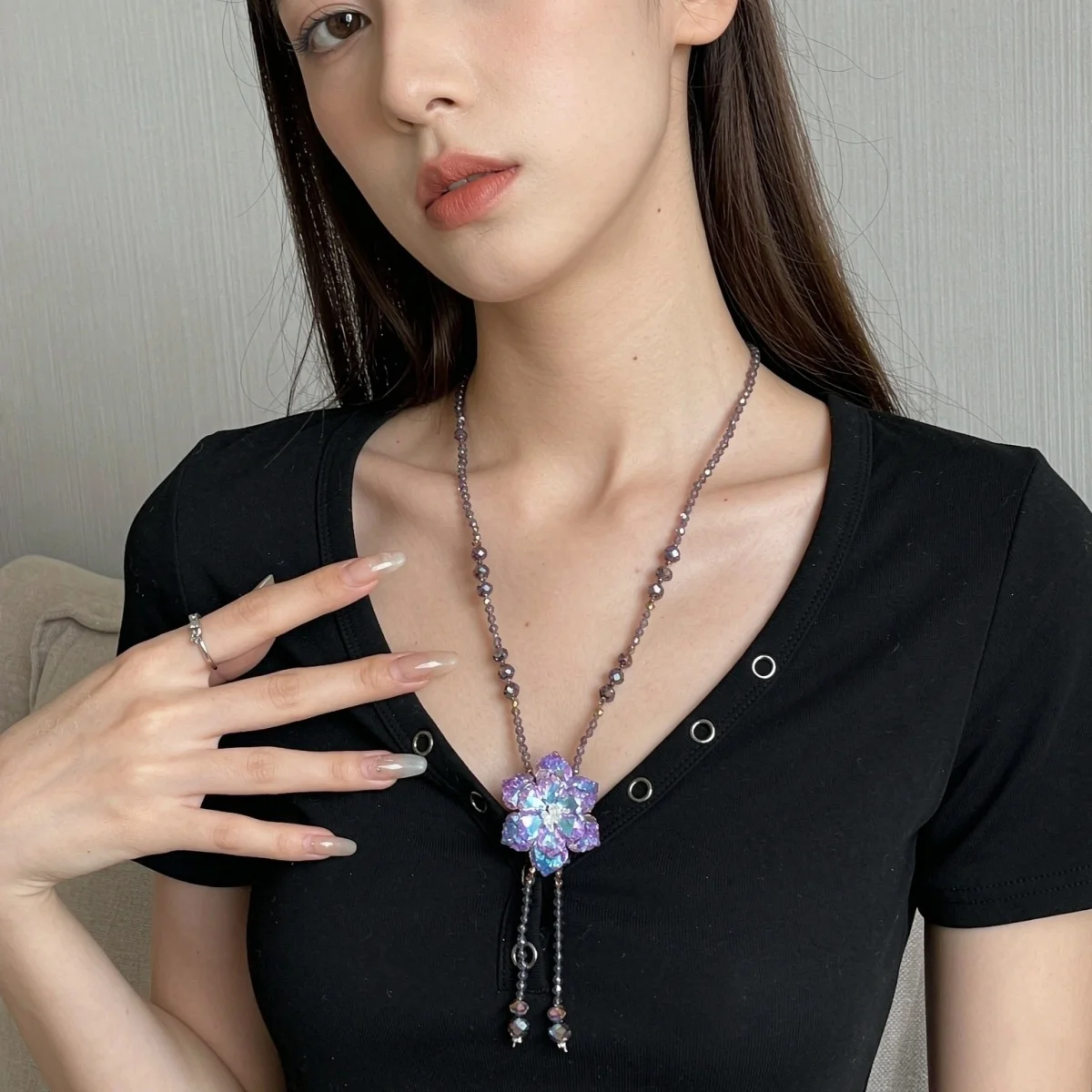 Glänzende lila Kristallblumen-Pulloverkette für Damen und Herren, Vintage-Halskette mit Kordelzug, Perlen, Y-förmiger Quasten-Blumen-Choker-Schmuck – Detail 4