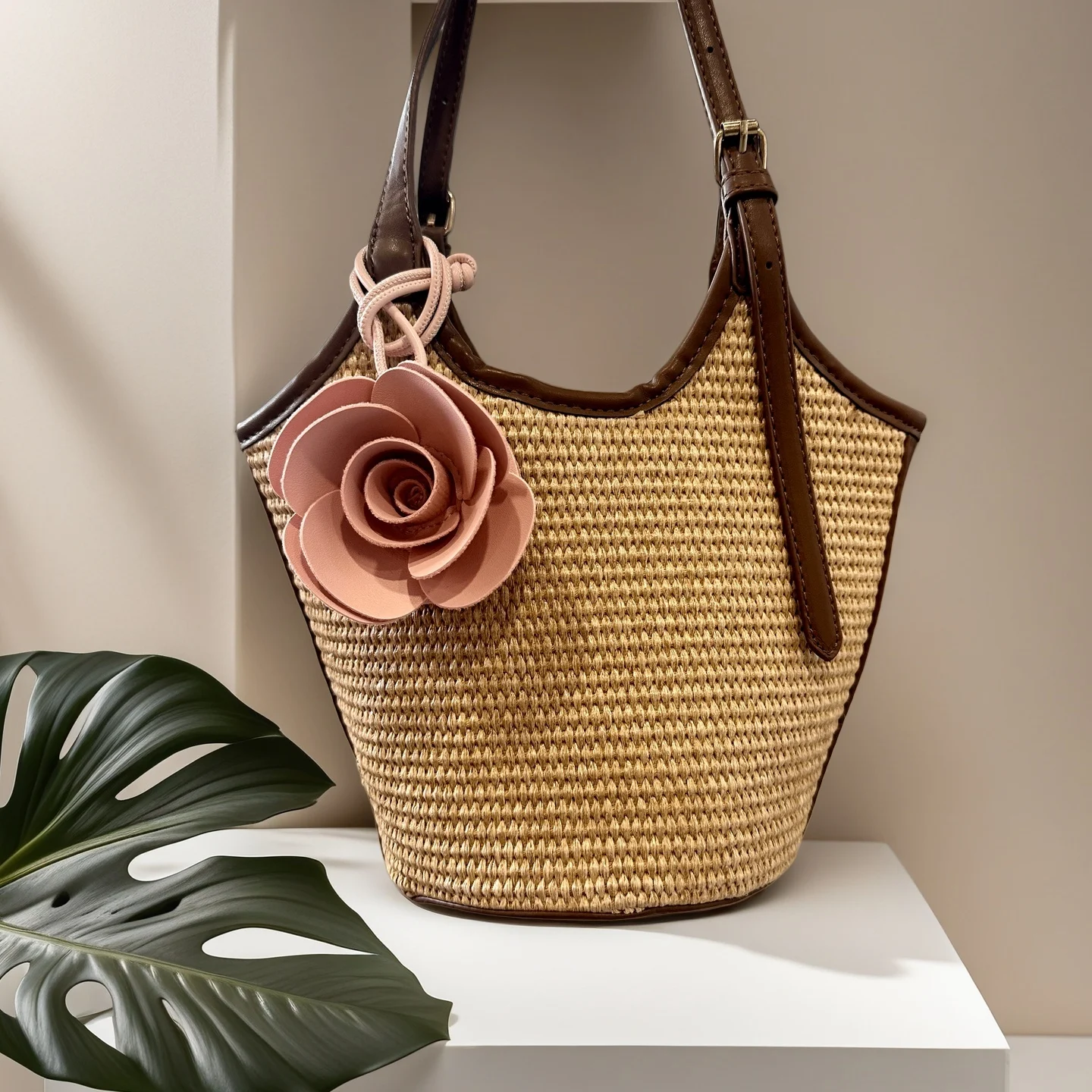5 Farben Handgefertigter PU-Leder Kamelien-Blumen-Schlüsselanhänger/Taschenanhänger – Sommer-Strand-Feeling/Geschenk – Auto-/Taschen-Accessoire/Deko-Schlüsselanhänger für Sie – Detail 6