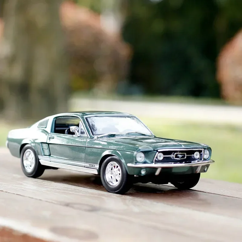 1:18 Maisto Ford 1967 1968 Mustang Gta Fastback Vintage Car Model Simulation Die Casting Car Desk Decoration Collection Gifts