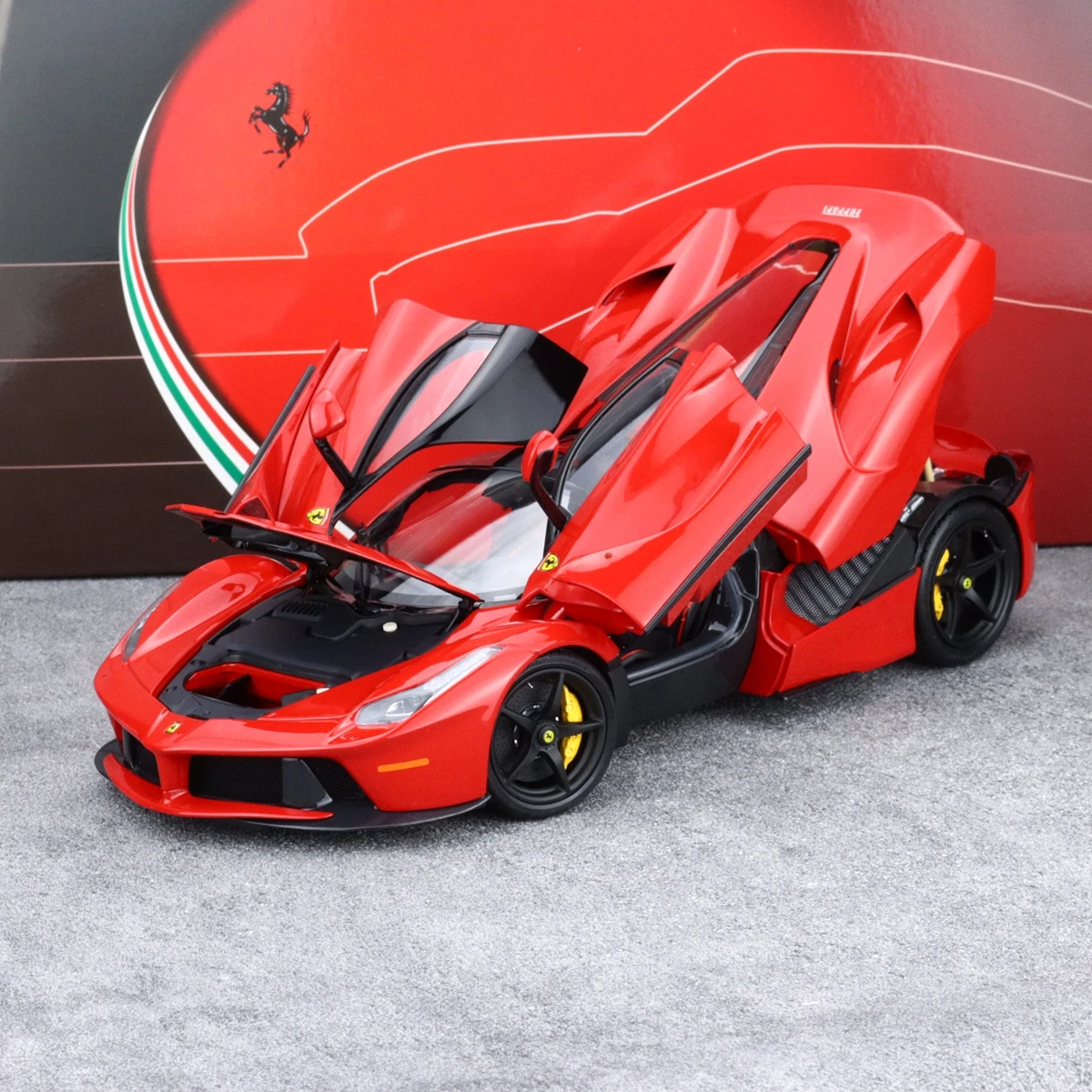 โมเดลรถเหล็กหล่อ BBR Diecast ขนาด 1/18 รุ่น LaFerrari ของเล่นรถเฟอร์รารี่แบบเปิดได้เต็มรูปแบบ ของเล่นสำหรับเด็กผู้ชาย ของแท้พร้อมกล่อง