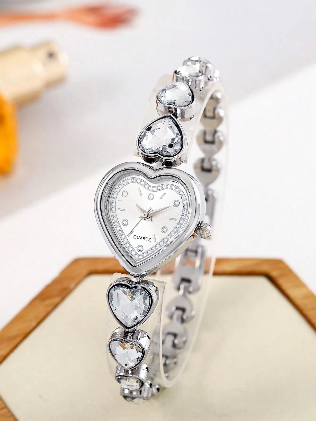 

Женские модные и изысканные кварцевые часы с циферблатом в форме сердца для женщин (без коробки)