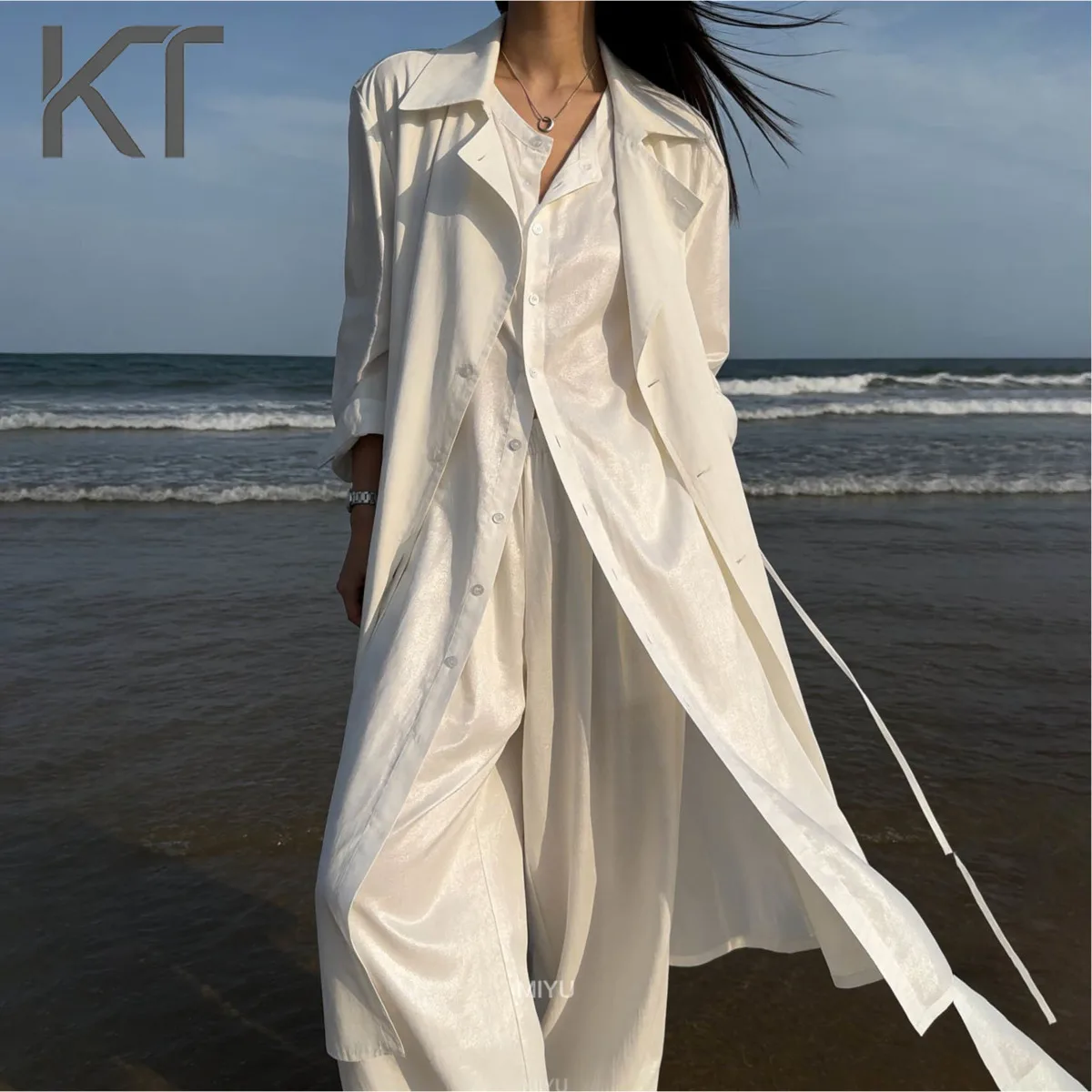 

Новый женский комплект KT 2026: широкие брюки и длинный тренч, повседневный свободный белый комплект из двух предметов