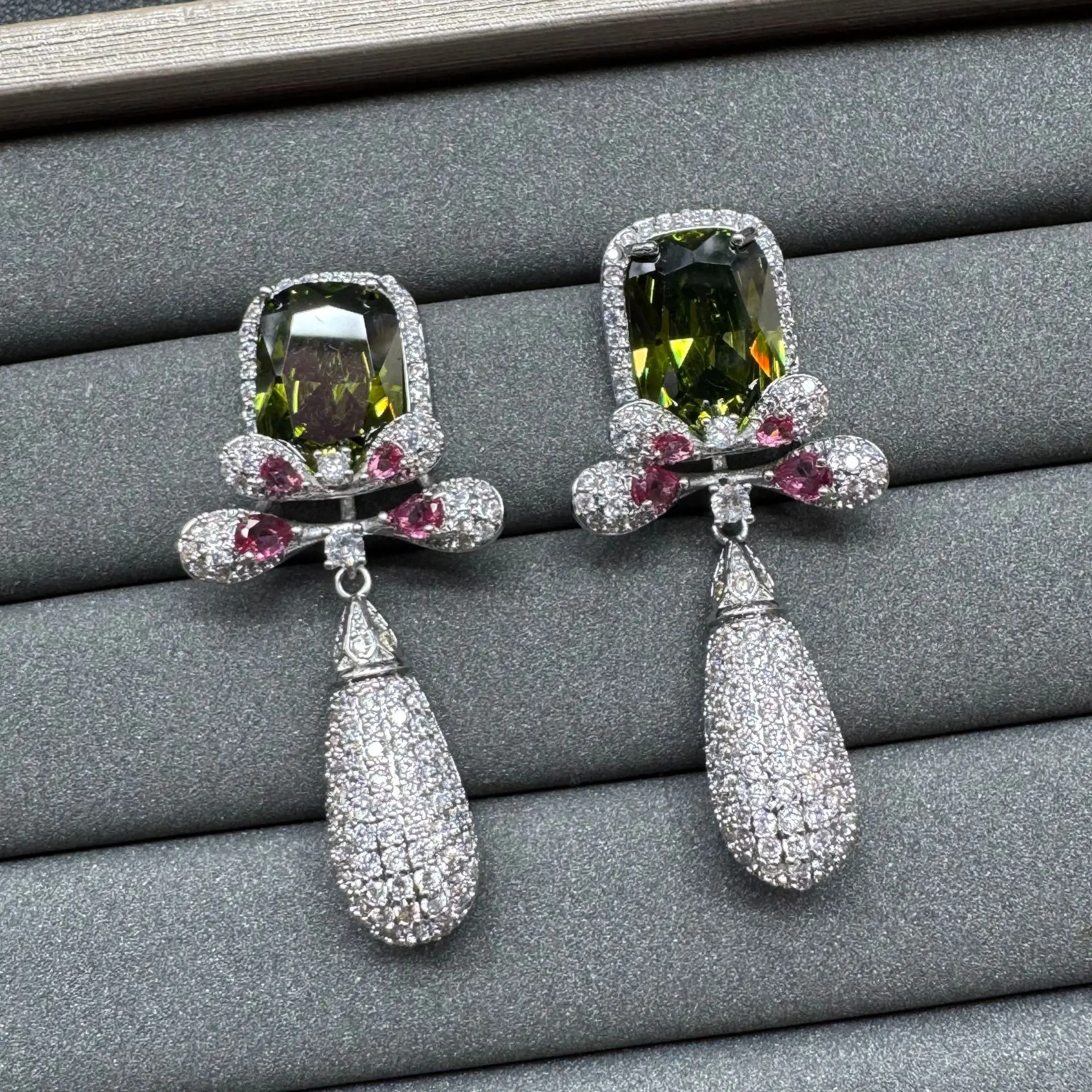 

Luxury Cubic Zirconia Teardrop Earrings for women shiny jewelry Statement Earrings for Wedding Party Evening
