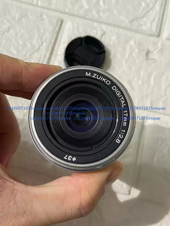 عدسة فضية مستعملة 98% جديدة لكاميرا M.ZUIKO 17 مللي متر f/2.8 بزاوية واسعة لكاميرا أوليمبوس باناسونيك مايكرو 4/3