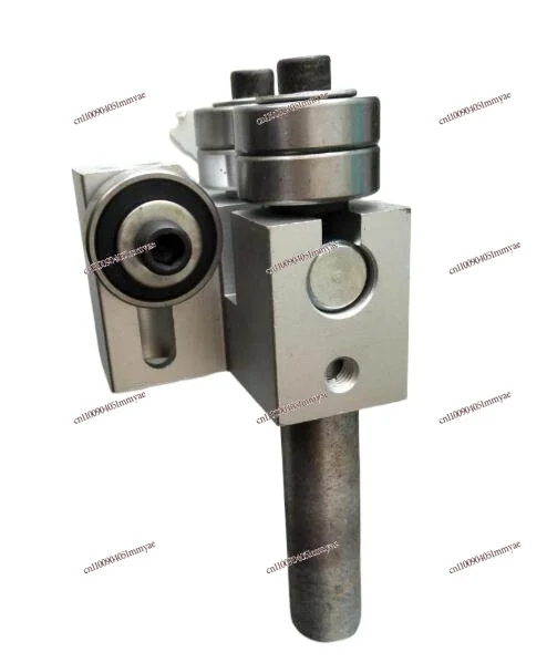 

Upper saw clamp, lower saw clamp, guide bearing, saw clamp fixed shaft