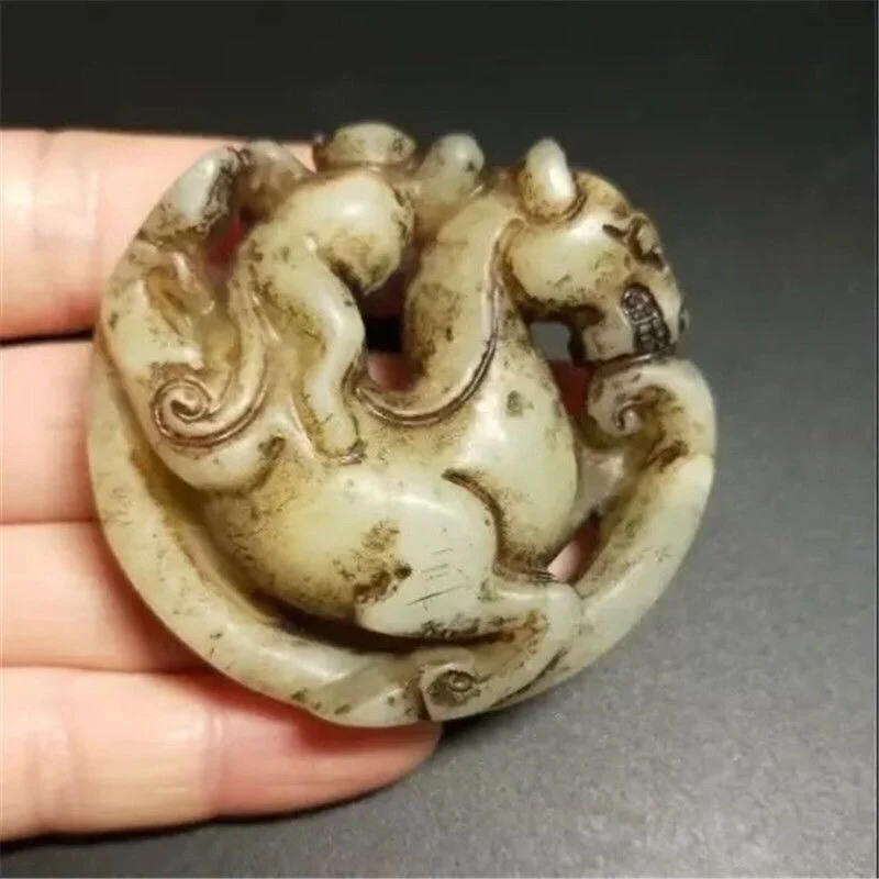 Playing with jade artifacts during stone Gao, Dong making old objects, jade pendants were immediately granted