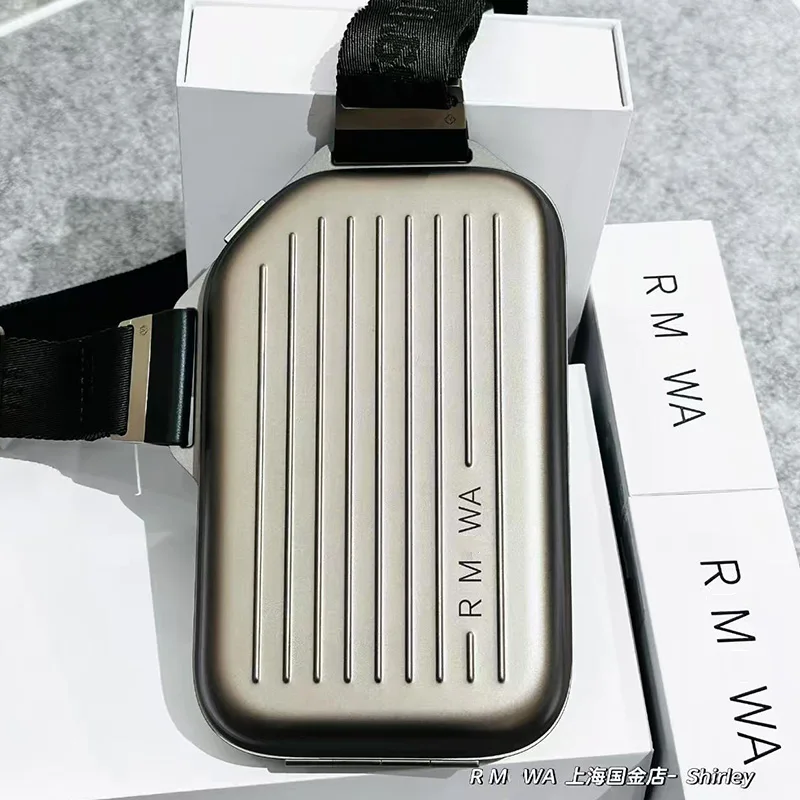 

Light luxury RMWA titanium gold single-shoulder vertical aluminum-magnesium alloy vertical crossbody bag silver travel phone bag