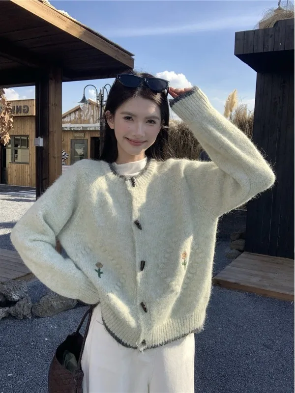 

Sweet Embroidered Flower Knit Sweater Jacket Women's Autumn Winter New Style Slimming Versatile Design Knitted Top for plus Size
