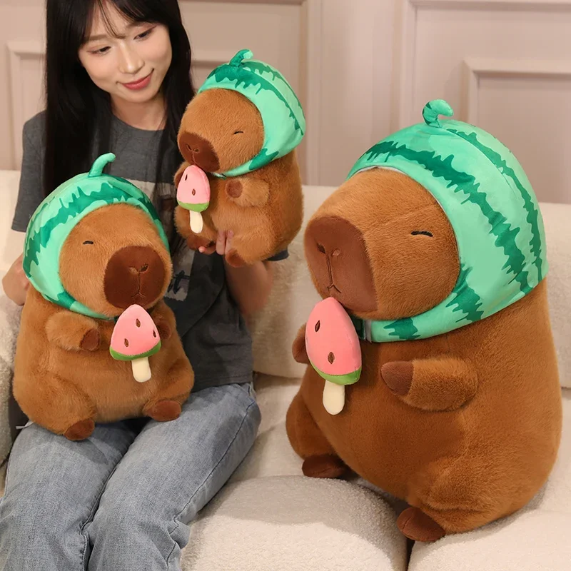กินแตงโม Capybara ของเล่นตุ๊กตาแตงโมที่ถอดออกได้หมวกตุ๊กตาสัตว์นุ่ม Chubby การ์ตูน Capybala ตุ๊กตาตกแต่งบ้านน่ารัก