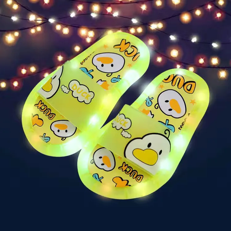 Children\'s Slippers in Summer with Flashing Lights, Cute Duckling Baby Cartoon Indoor and Outdoor Home Sandals