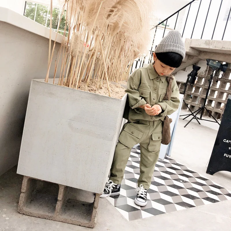 

2024, корейский весенне-осенний новый детский модный хлопковый комплект спецодежды для малышей с длинными рукавами, комплект с карманами с лацканами для мальчиков