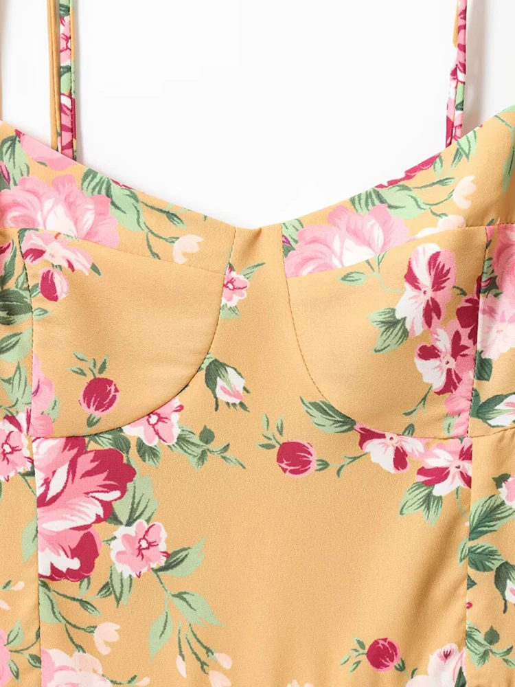 Letnia nowa damska francuska retro sukienka na ramiączkach z kwiatowym nadrukiem, podkreślająca figurę, z rozcięciem, idealna na wakacje.