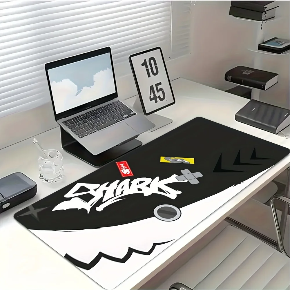 Tappetino da scrivania da gioco Ellen Joe Tail da 1 pezzo - Base in gomma antiscivolo, tappetino per computer con grafica Shark con design da gioco in bianco e nero - Lavabile