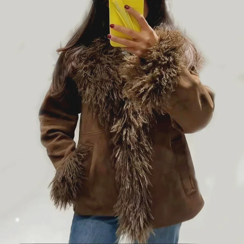 معطف أنيق من الفرو الصناعي البني للنساء موضة طية صدر السترة وأكمام طويلة شرابة ملابس خارجية قطيفة للخريف والشتاء ملابس خروج دافئة جديدة