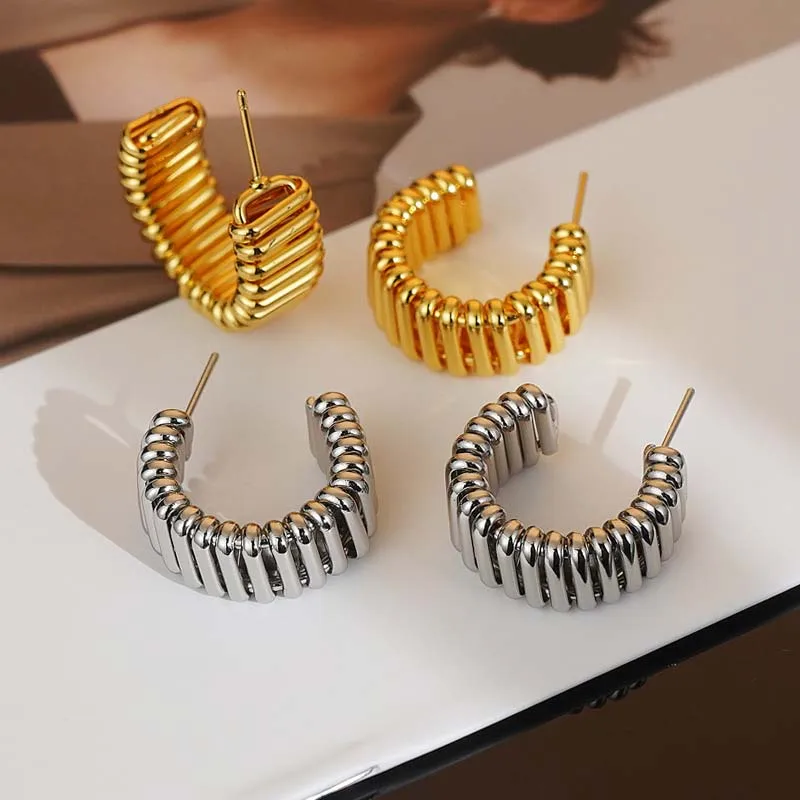 Vintage Gold Color Twisted Chunky Round Hoop Earrings For Woman 2024 New Trend C-shaped Circle Earrings Jewelry Gifts