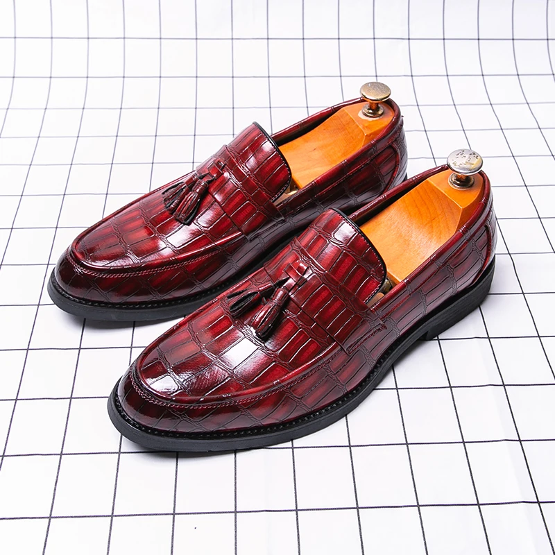 

Элегантные мужские лоферы с кисточками, кожаные уличные туфли без шнуровки, повседневная модельная обувь для свадебной вечеринки, прогулочная обувь для отдыха, мужские мокасины