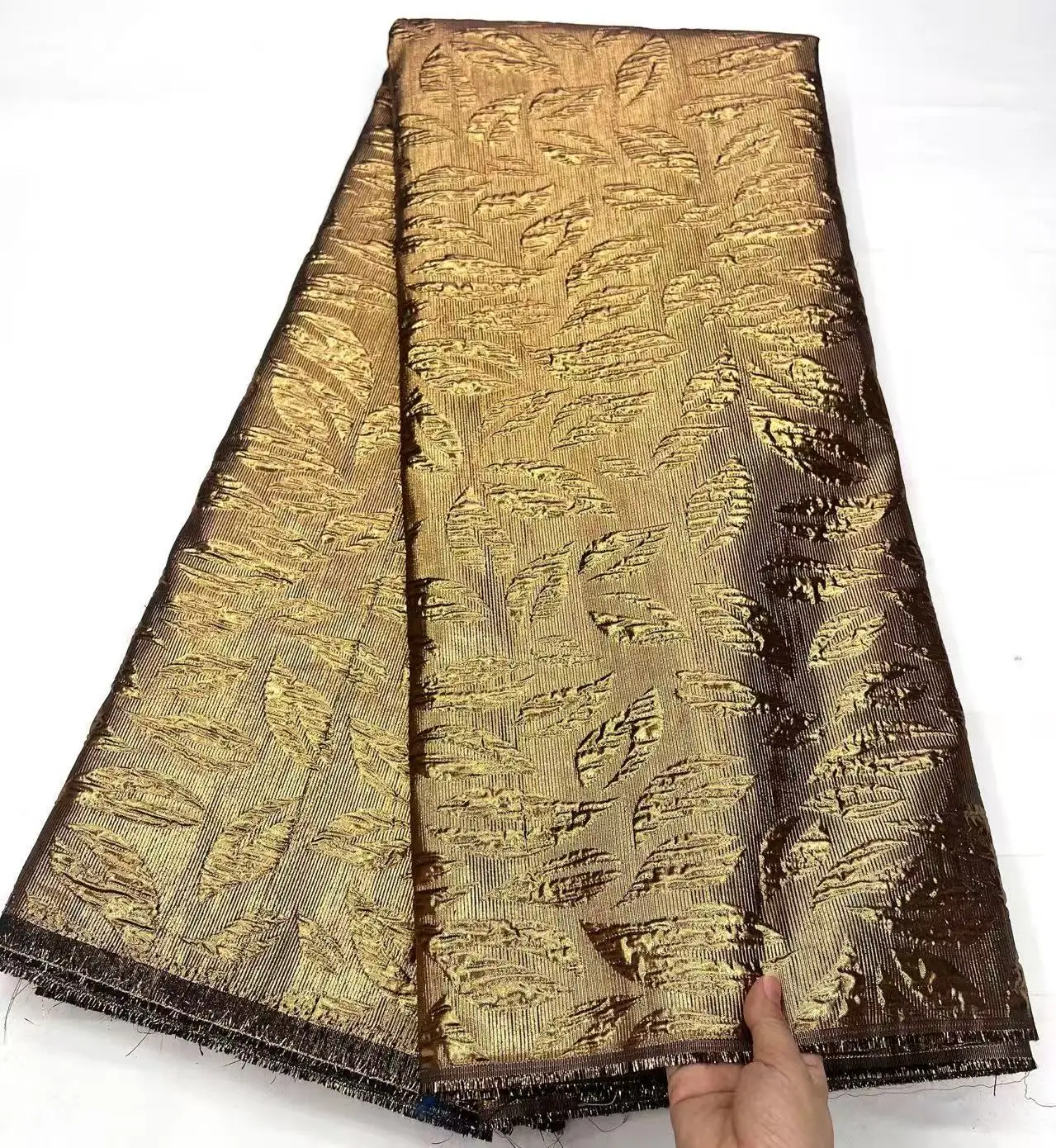 Tessuto di pizzo broccato jacquard francese di lusso 2025 Tessuto di pizzo dorato Nigeria di alta qualità per abiti da sposa da festa da donna cucito