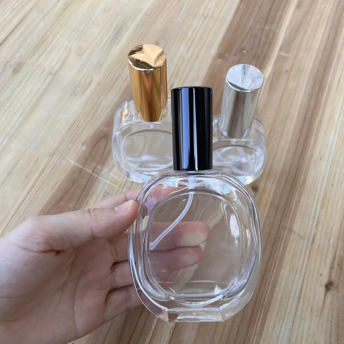 30ml 50ml 100ML Flat Round Glass Spray Bottle Transparent glass bottle Fine Mist Sprayer Gold / Silver / Black Atomizer