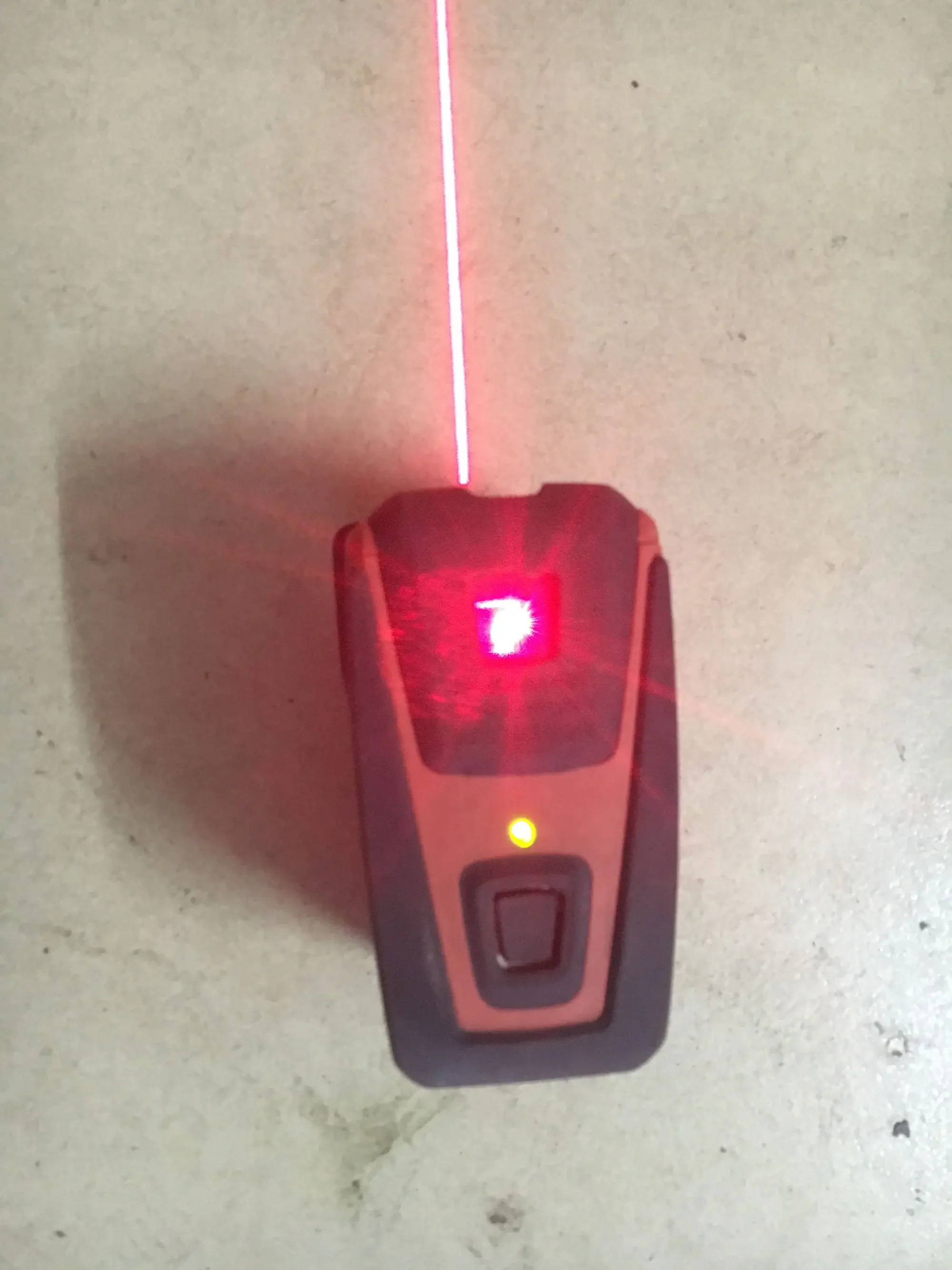 Second-hand Hilti Laser Level 2 Line 4 Points 4 Section 5 Battery Cross Line Level PMC46 Physical Picture