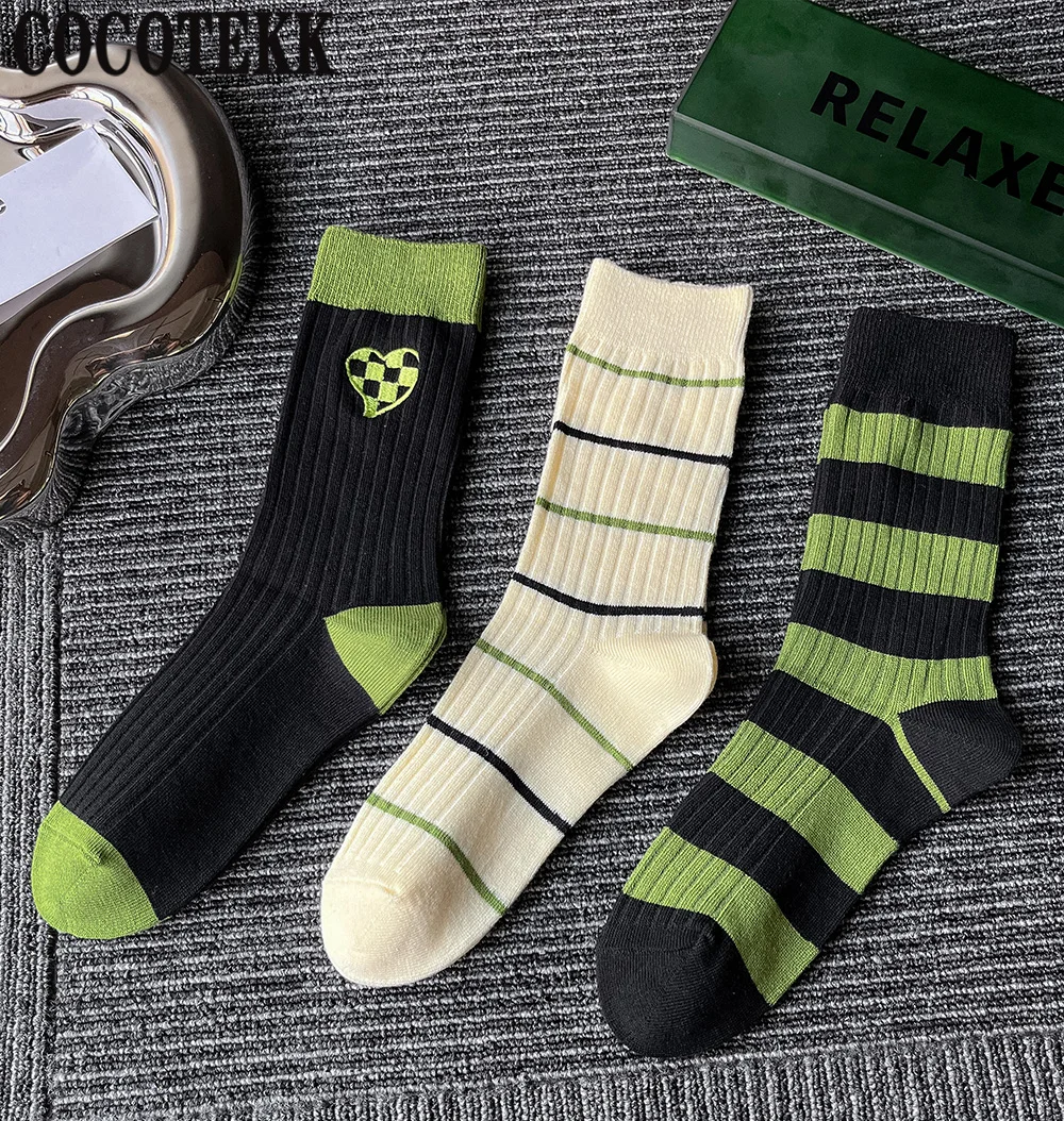 Chaussettes respirantes en coton peigné pour femmes, série décontractée à rayures brodées de 15 couleurs, tendance Street Hip Hop Happy Socks, nouvelle collection 2022