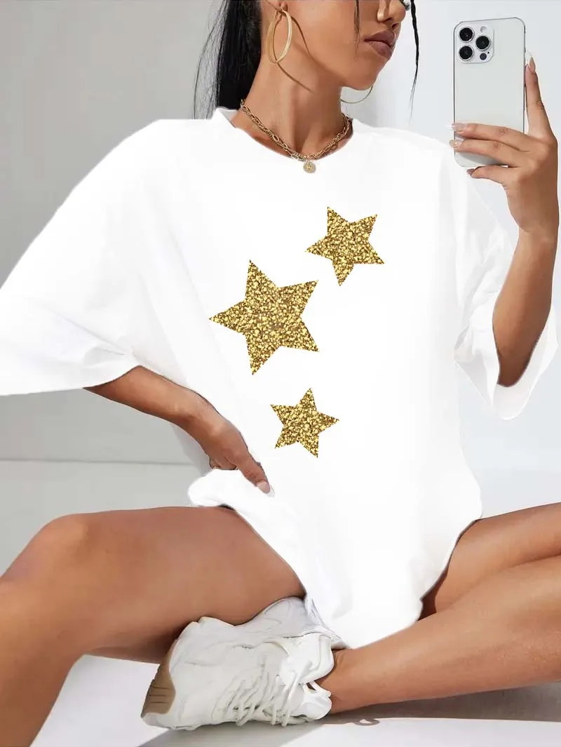 Stylowa koszulka damska plus size z luźnym krojem i wzorem gwiazd, elegancka i modna koszulka z motywem gwiazd dla kobiet.