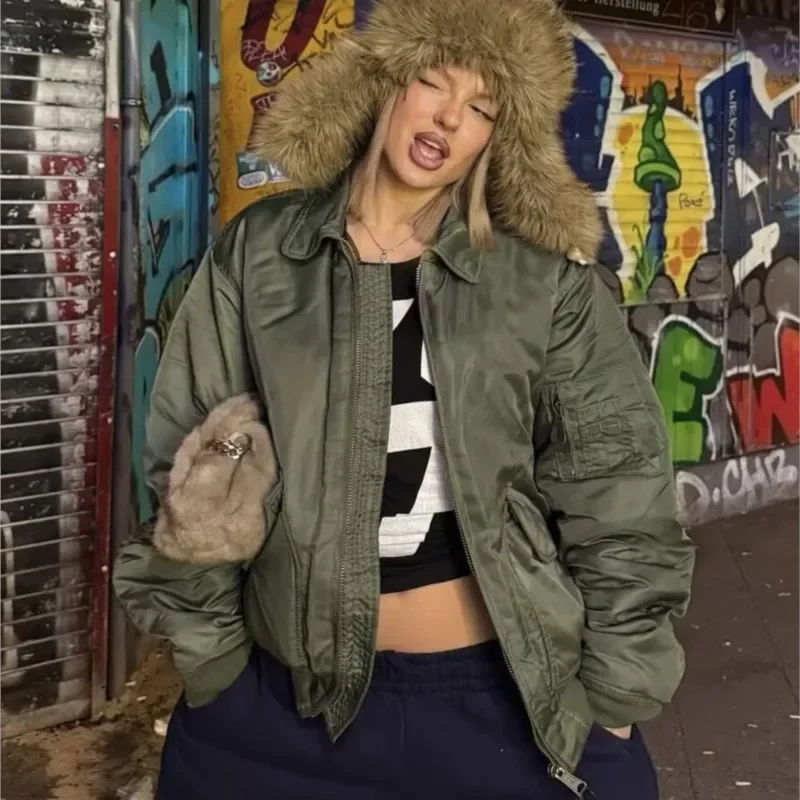 เสื้อแจ็คเก็ตบอมเบอร์ผู้หญิงแบบมีปก ผ้าฝ้าย มีกระเป๋าขนาดใหญ่ ฤดูใบไม้ร่วง 2025