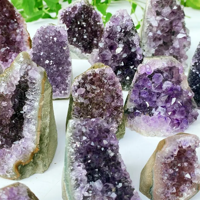 1 Stück Amethyst-Kristallcluster aus Uruguay | Tiefviolette Farbgeode, einzigartiges Probe für Sammlerstücke und pädagogische Nutzung – Detail 3
