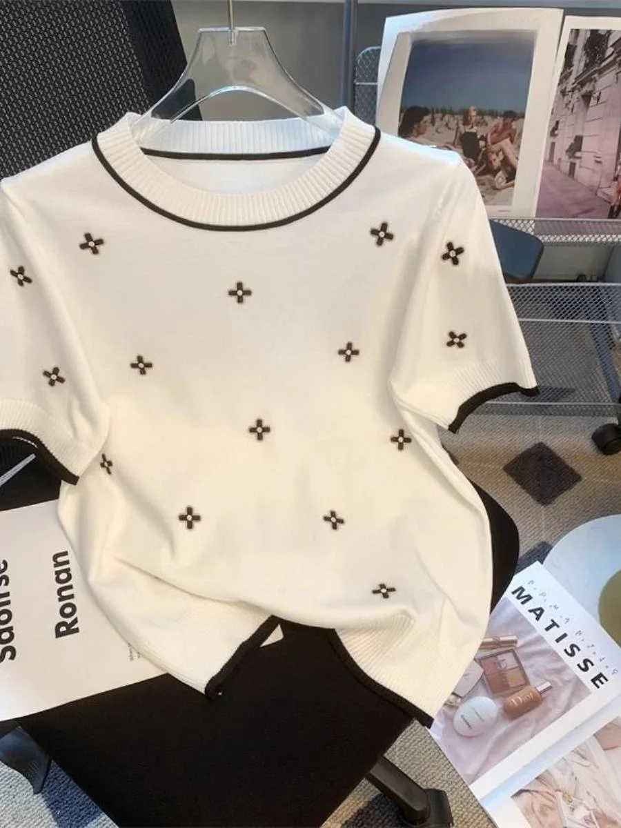 camiseta-feminina-de-verao-em-seda-gelada-bordada-de-manga-curta-estilo-executivo-fino-com-lenco-de-bolso