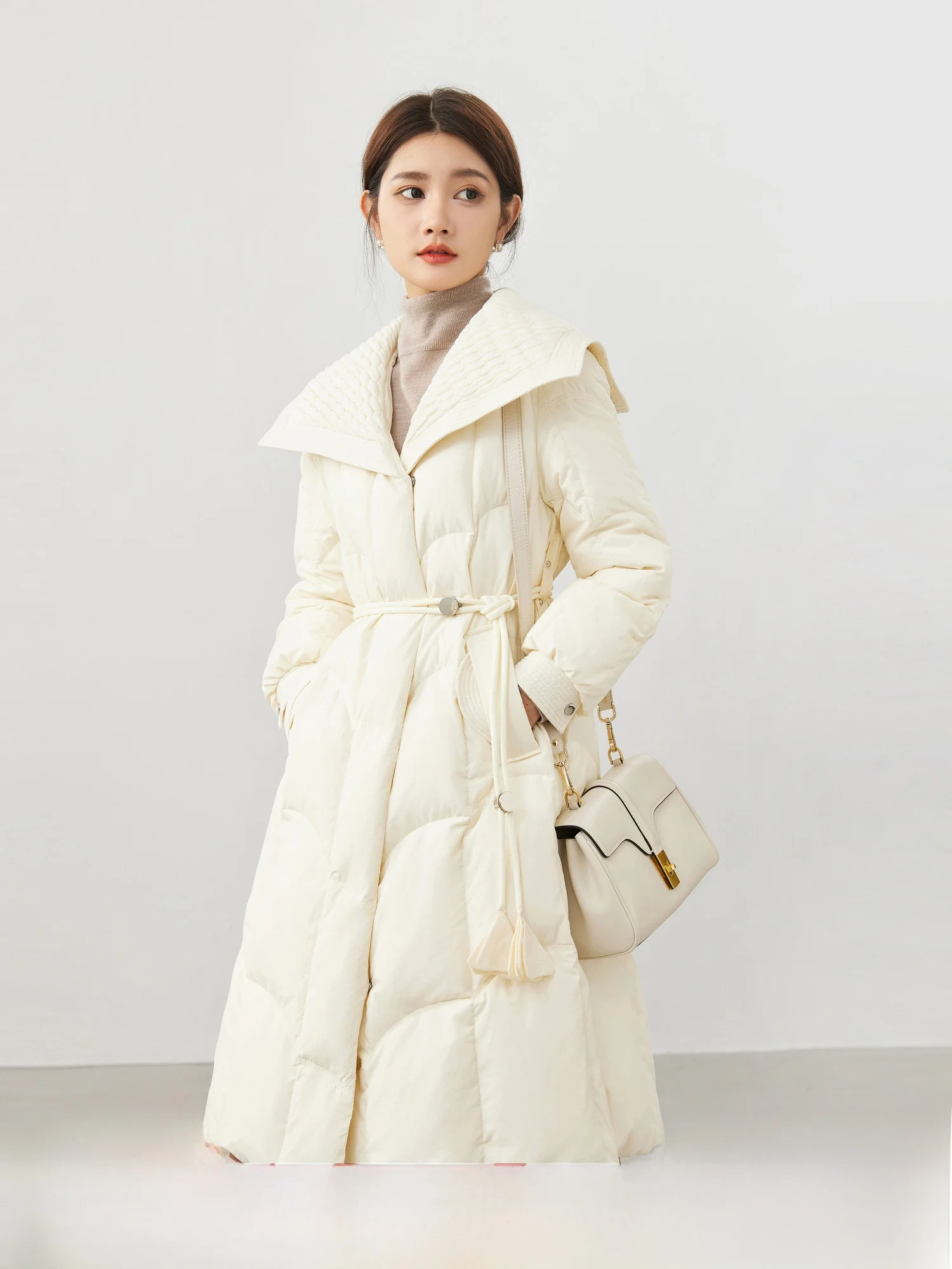 

Высококачественная куртка-пуховик из белого гусиного пуха с темно-синим воротником и поясом, с усиленной строчкой, теплая, повседневная, однотонная, с длинными рукавами