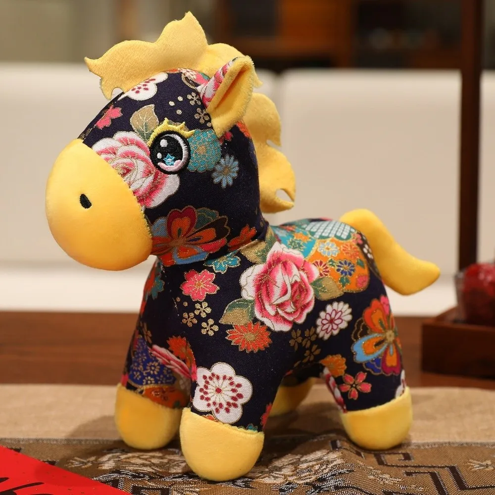 

Милая плюшевая кукла-лошадь с изображением лошади-талисмана 20 см, подвеска в виде пони, мягкая плюшевая подвеска в китайском стиле, подарок в виде пони