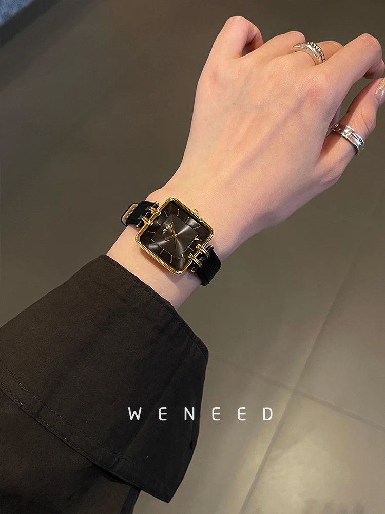 

2025 New Square Black Gold Watch Women's RetroHighendLight LuxuryWomen's Watch Women'sGift Highquality LuxuryWatch Original Gift