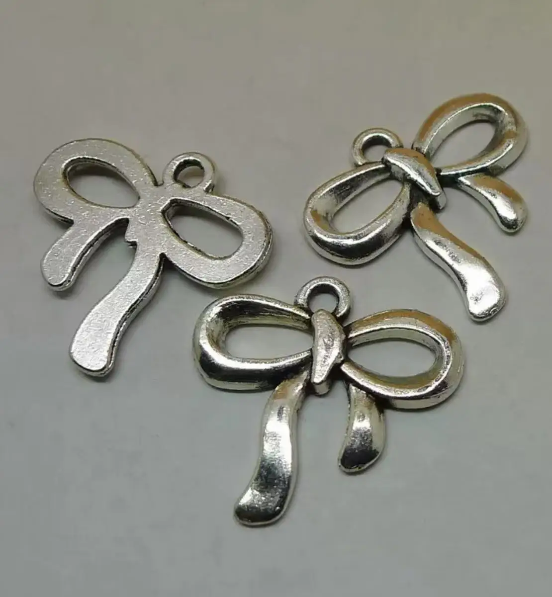 

20pcs 19*18mm Alloy metal tibetan silver color bowknot design pendants HW2576