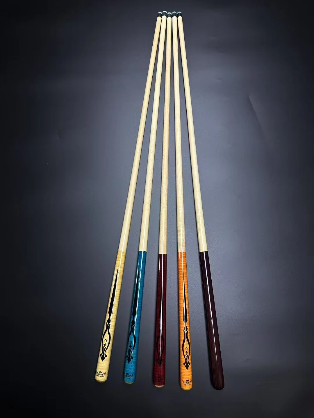 Precio de fábrica, fibra de arce colorida de 2 piezas, longitud de 42 pulgadas, junta de acero inoxidable, palo de taco de salto para piscina de billar a la venta