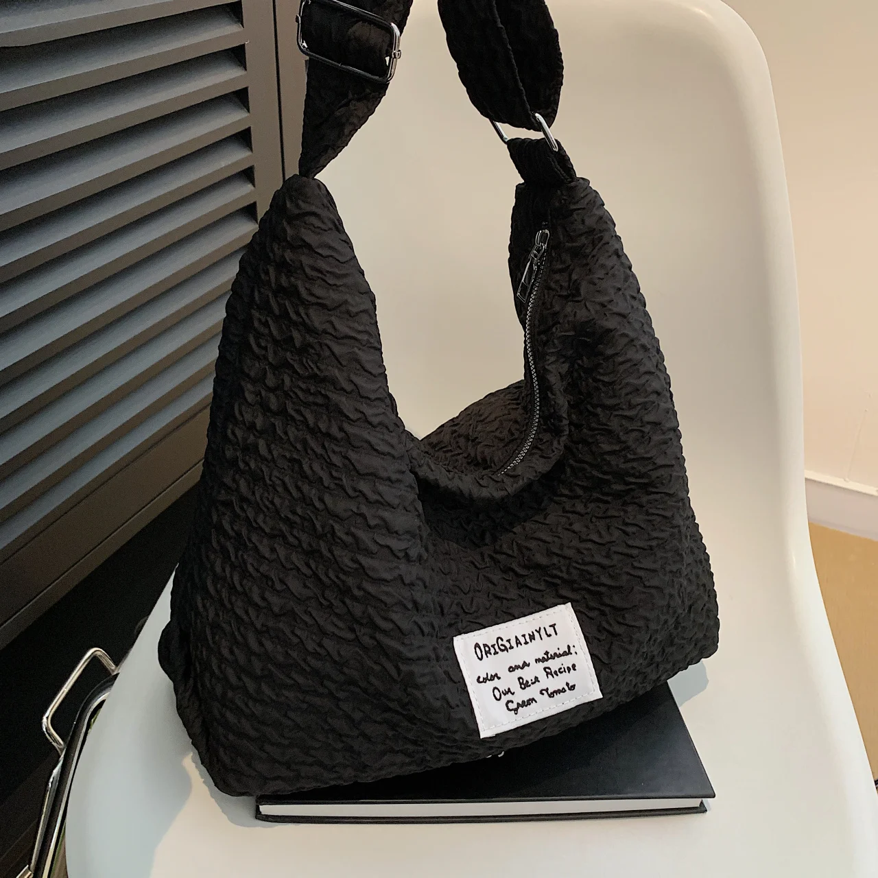 

Однотонная нейлоновая большая сумка большой вместимости, простая легкая сумка через плечо, сумка через плечо с широким плечевым ремнем