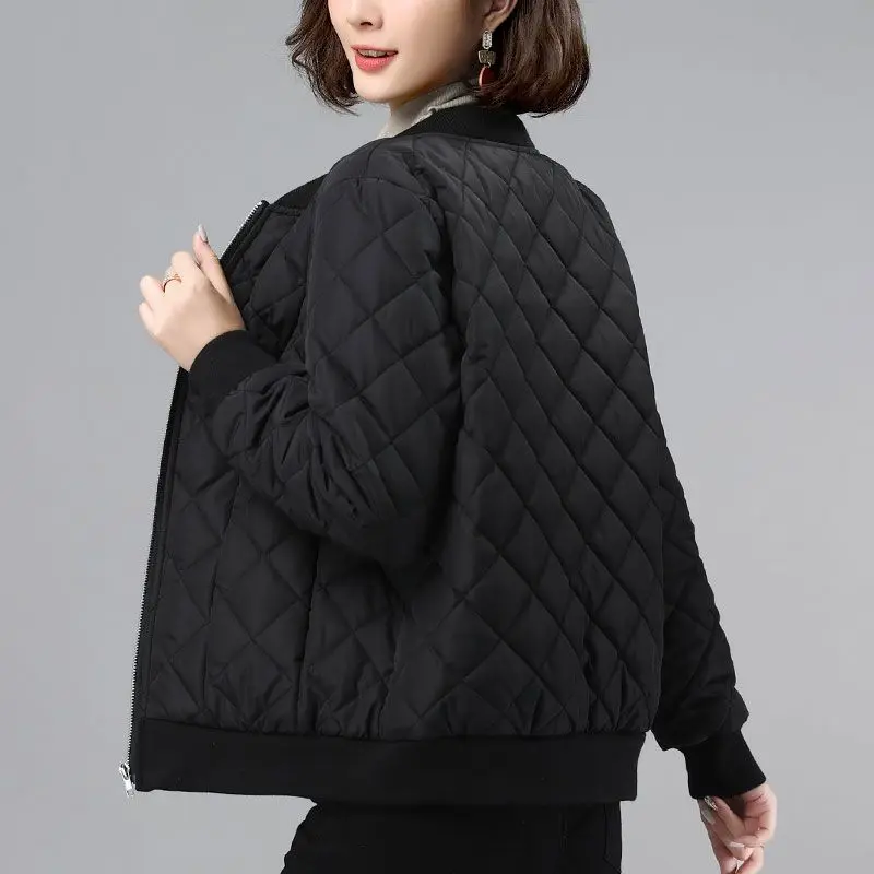 Short Bomber Woman Coat Cropped Black Quilted Padded Thick Padding Baseball Jackets for Women Aviator Cute Korean 2024 Aesthetic