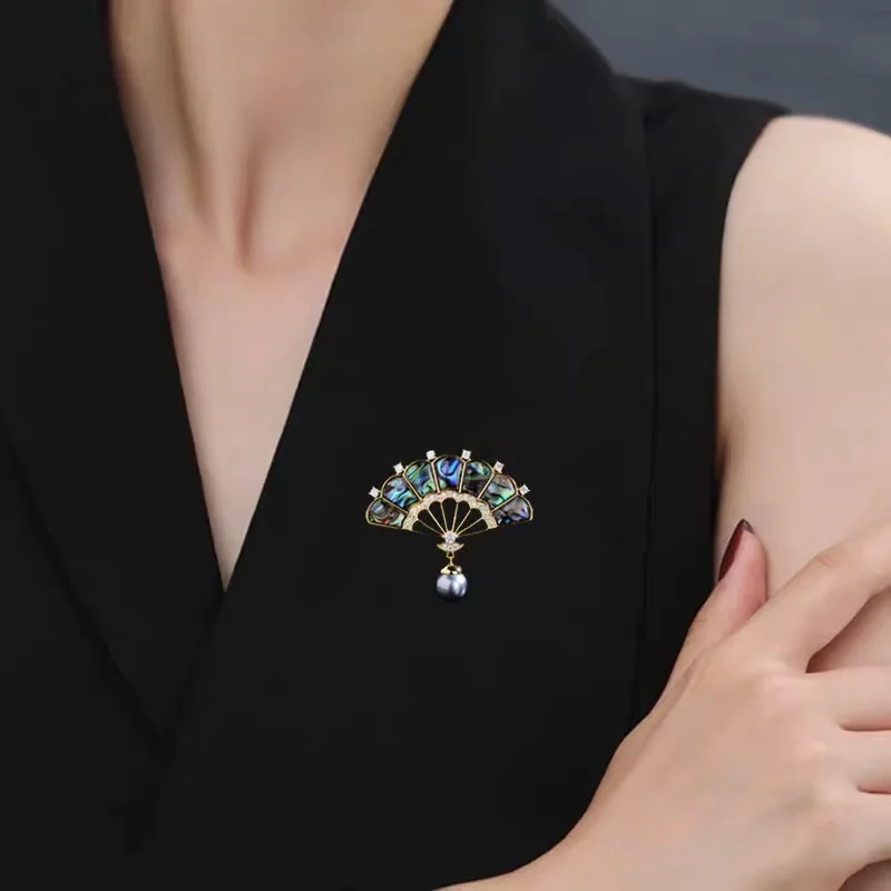 Elegant color Abalone shell pearl fan brooch micro zirconium high-grade Chinese style style shawls cheongsam pin female