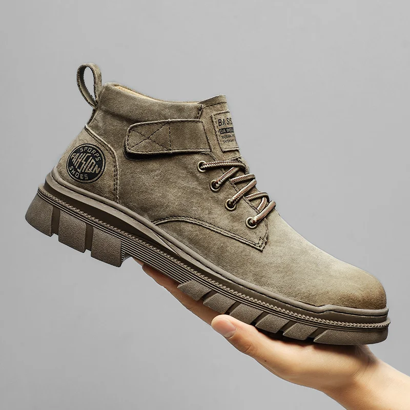 Pareja de botas amarillas grandes de cuero: 2025 nuevos zapatos de otoño e invierno para hombres, botas cortas de estilo británico, bota alta con suela gruesa