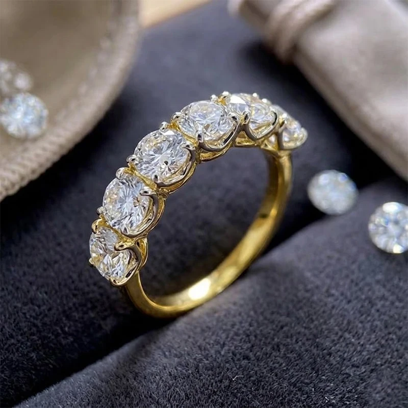 Huitan Trendige, stilvolle Fingerringe mit schillernden CZ-Steinen, bezaubernder, brillanter Hochzeitsschmuck für Frauen, exquisite Luxus-Accessoires