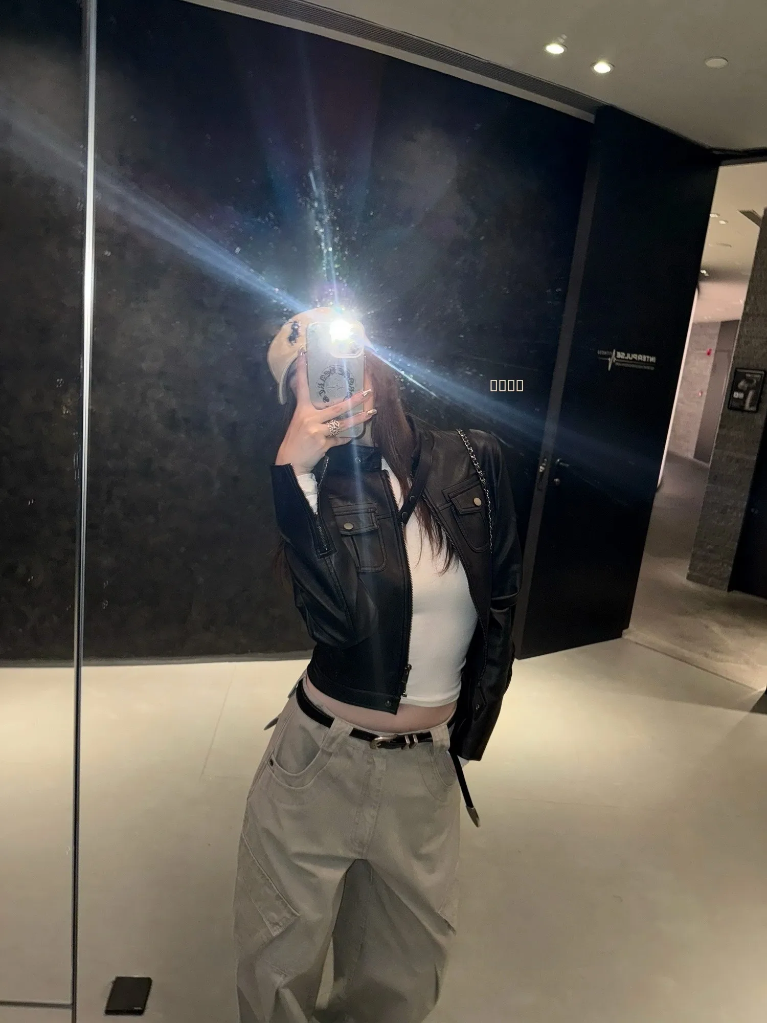 Jaqueta de Couro Sintético Feminina Estilo Motoqueira Slim Fit Manga Longa da Moda