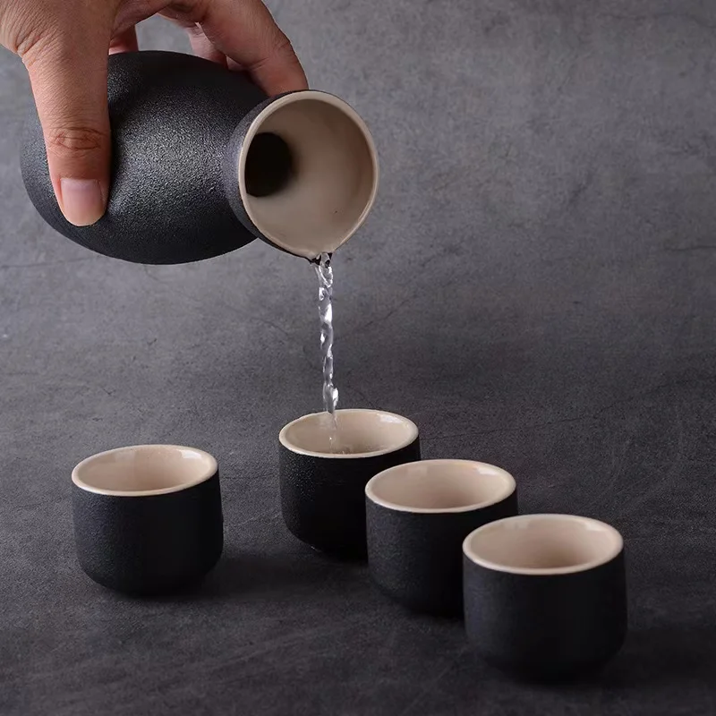 New Arrival Japanese Wine Pot Black Ceramic Round Sake Set Ceramic Wine Set Wine Sake Cup With Bamboo Tray for Gift Home