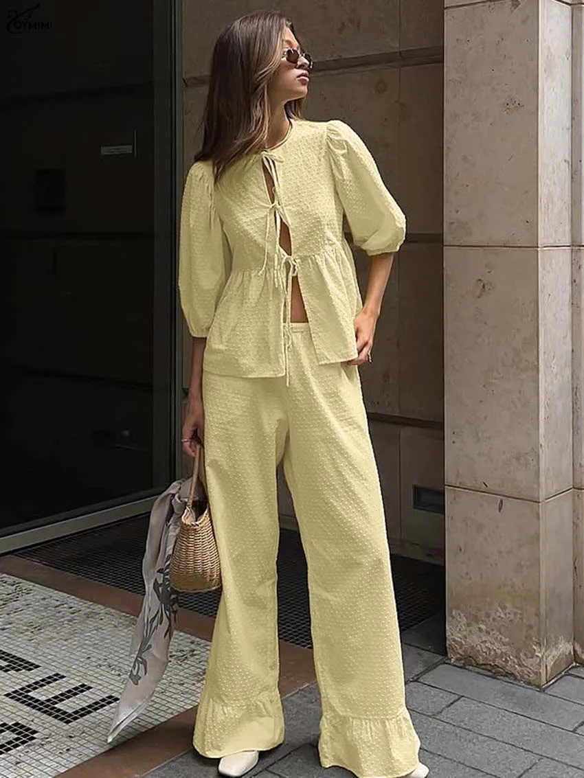 ชุดเซ็ต 2 ชิ้น ผ้าฝ้ายสีเหลืองลำลองสำหรับผู้หญิง แฟชั่นเสื้อครอปแขนสั้นคอโอผูกเชือก และกางเกงขายาวจีบระบายผูกเชือก