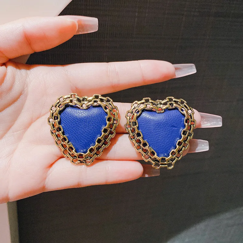 المألوف أنيق الأزرق الجلود سلسلة معدنية القلب أقراط للنساء فتاة قرط الاذن المرصع HUANZHI 2026 جديد مجوهرات هدية #3