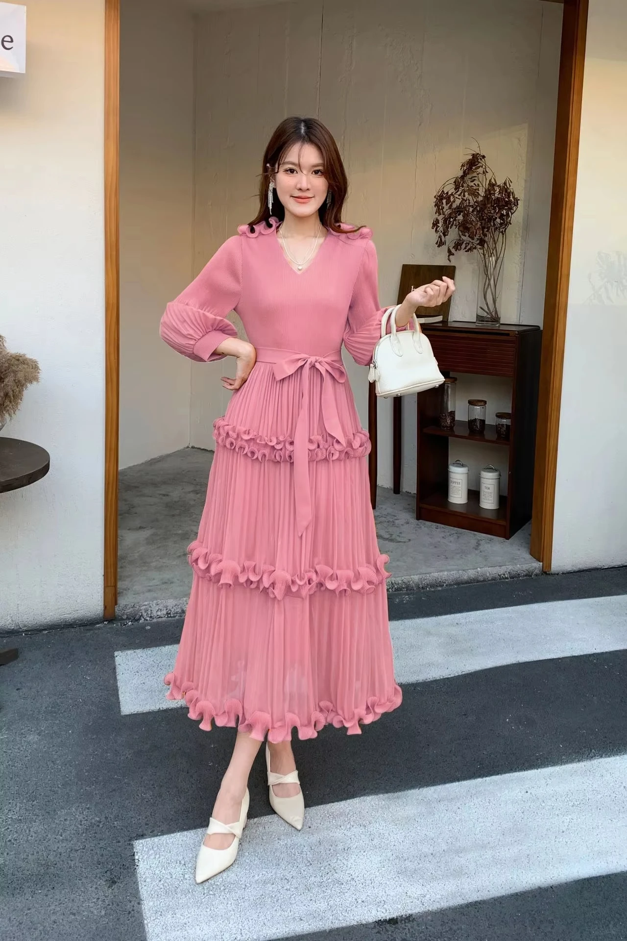 Miyake plissé ample col en v robe mode gâteau robe tempérament élégant mince robe pour femmes 2025 nouveau