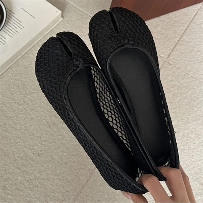 Eilyken 2026 Designer Hollow Out Mesh Split Toe Women Flats Sandals Comfortable Tabi Ballet Walking Casual Dance Summer Shoe