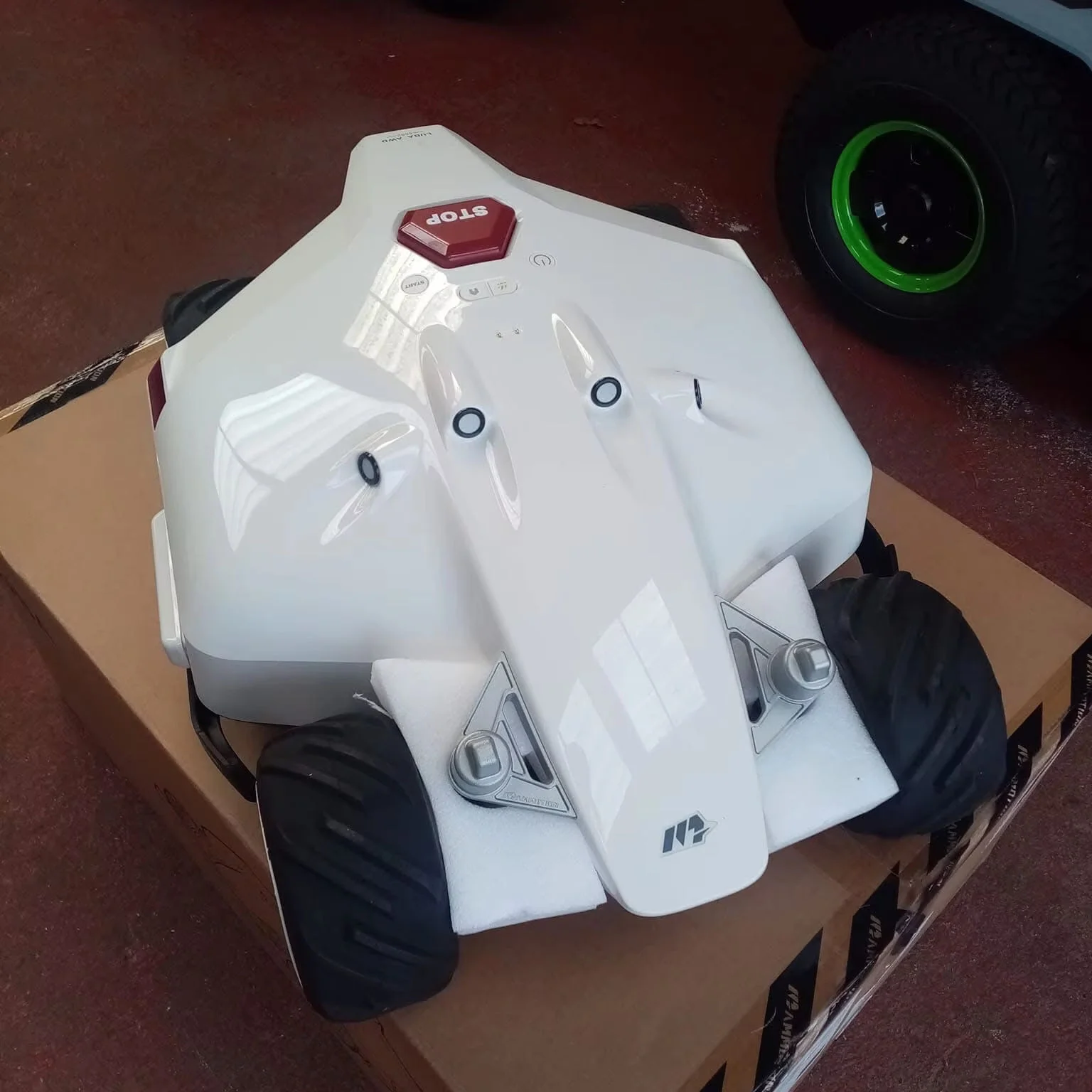 

2025 New LUBA 2 AWD Robot Lawn Mower - With Perimeter Wire-Free, 1000 to 10000 Capacity