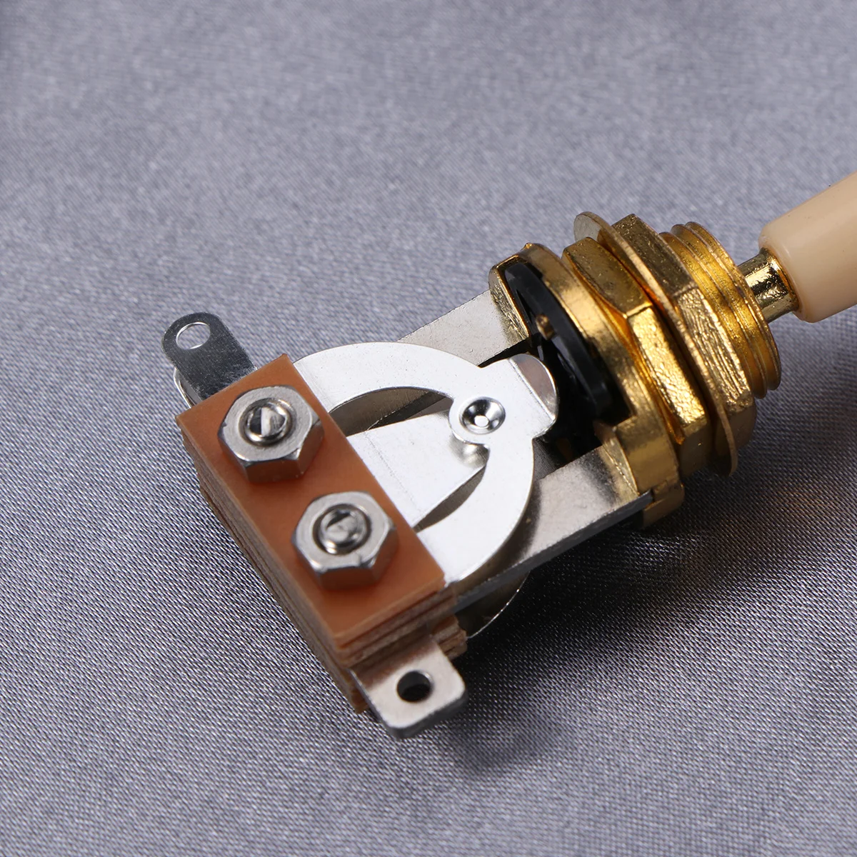 

3-Way Guitar Toggle Switch Durable Hard Brass Yellow Knob Electric Guitar Pickup Selector Noise-Free Tone Control Style